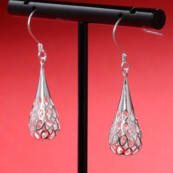 NWOT - Hallow Droplet Dangle Earrings - Picture 4 of 7